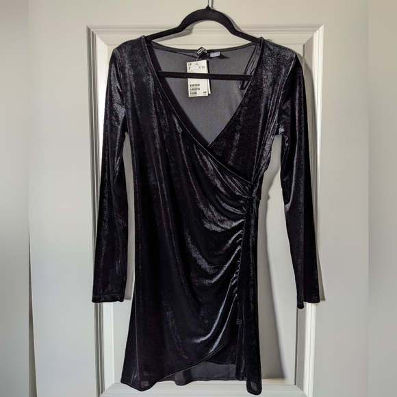 H&M Dresses & Skirts - H&M Black Faux Velvet Wrap Dress